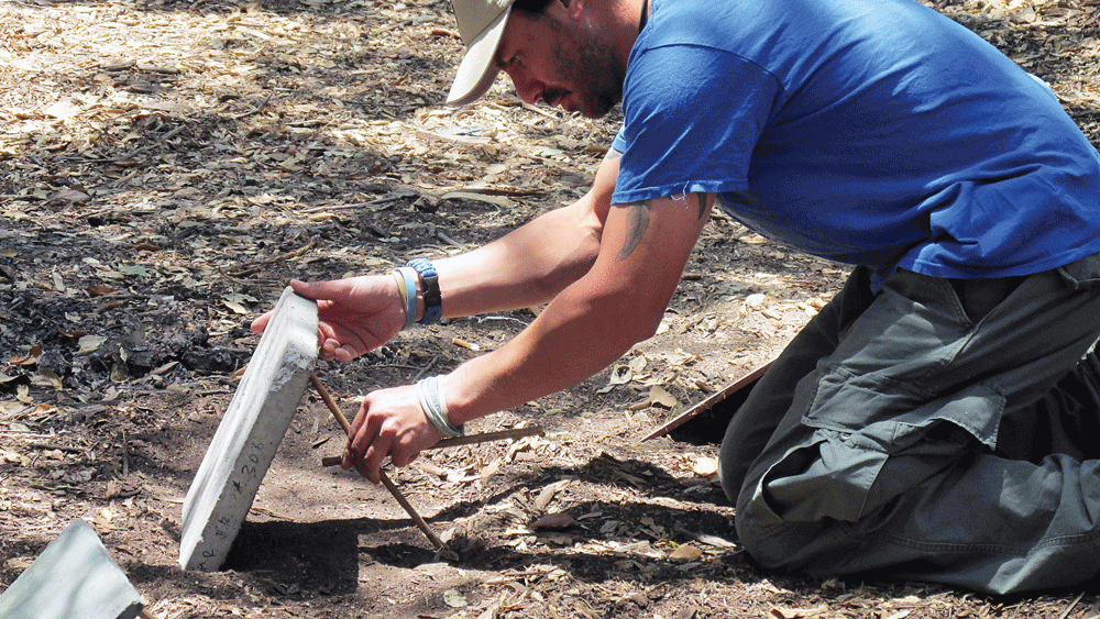 Trapping Small Game: 3 Effective Deadfall Triggers 2 Demonstrating how the slightest nudge brings down a Paiute Deadfall.