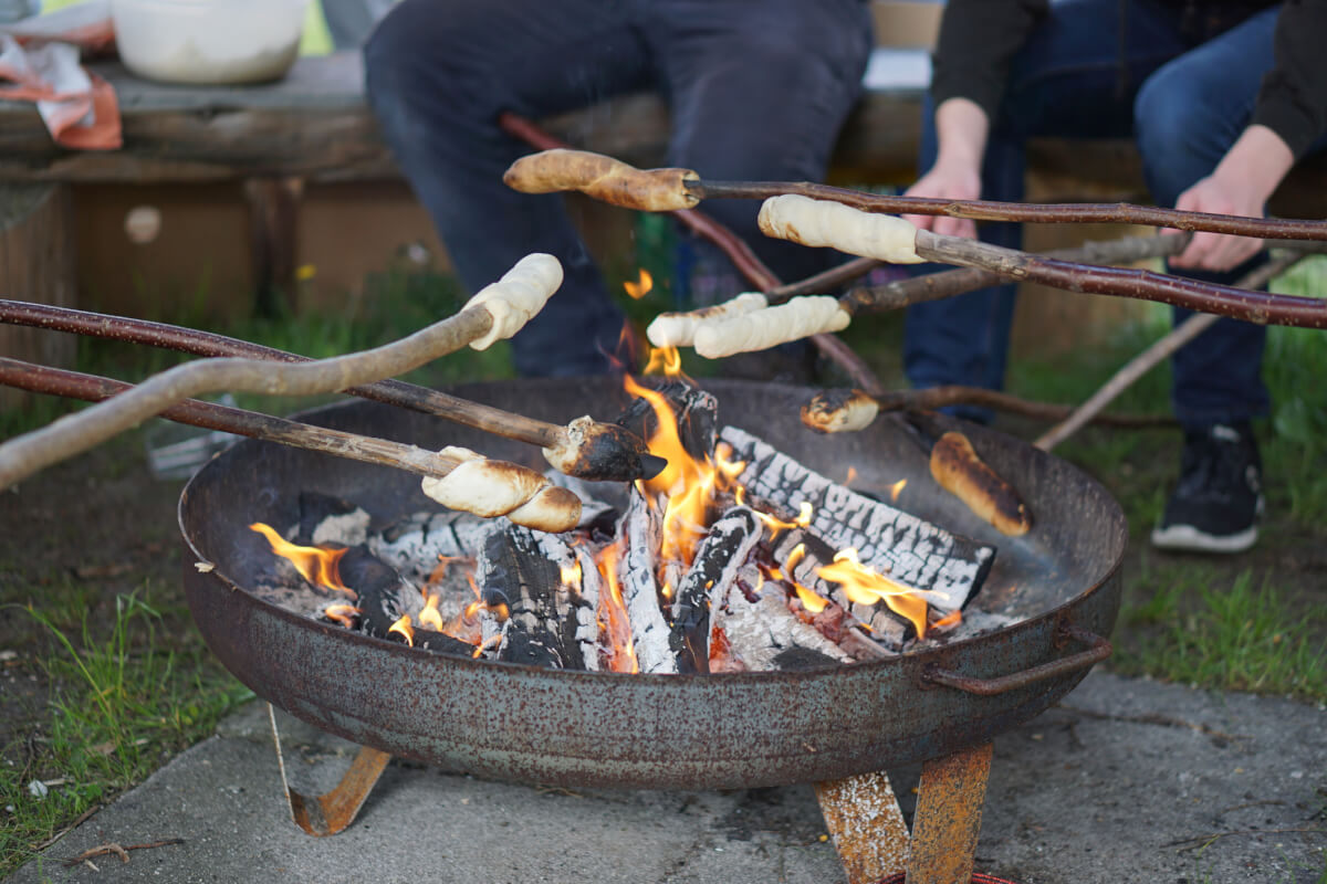 Campfire Cooking: 5 Meal Hacks That Don’t Require Cookware