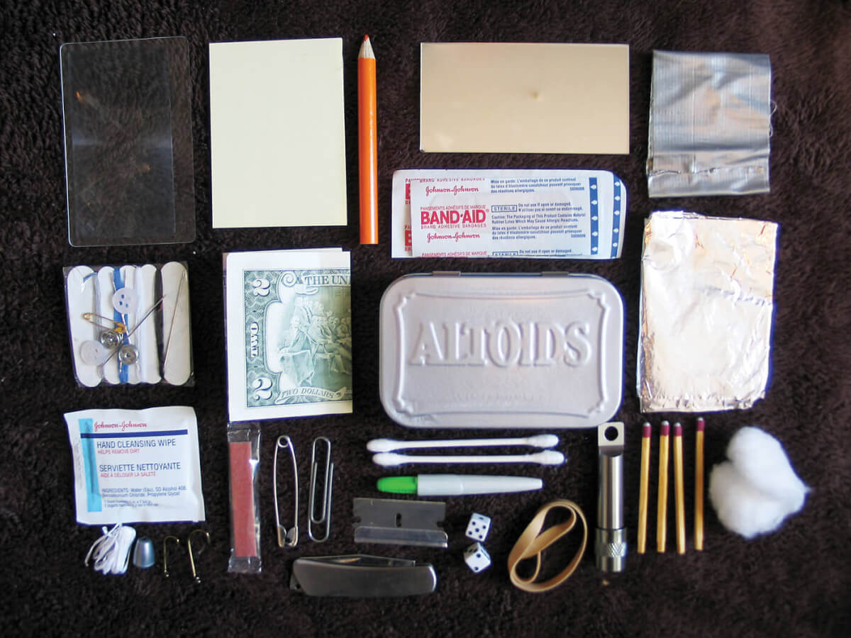 Building your own survival kit (10 things you must have) 