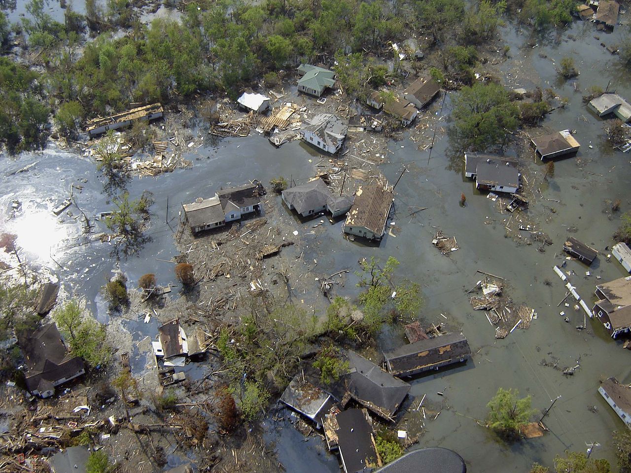 Hurricane Checklist: 10 Must-Dos and Must-Haves for the Storm Season