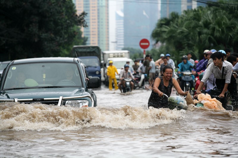 Dangerous Waters: 10 Tips for Surviving a Flood