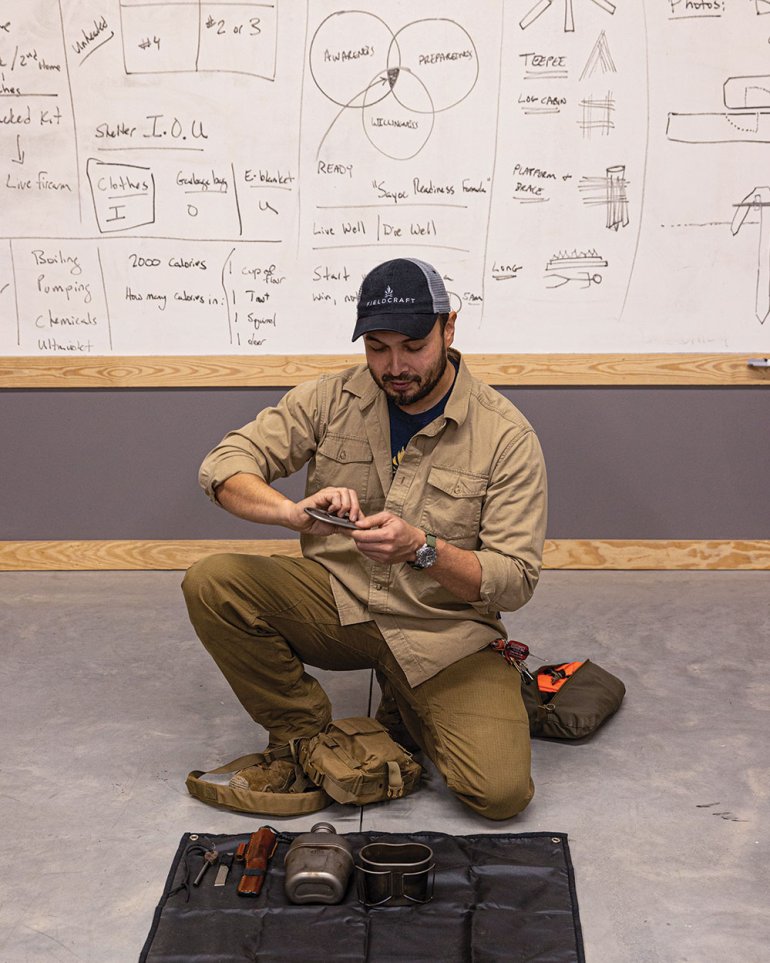 FIELDCRAFT SURVIVAL American Outdoor Guide